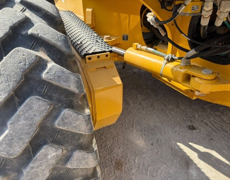 JOHN DEERE 772GP AWD **REGISTERED**